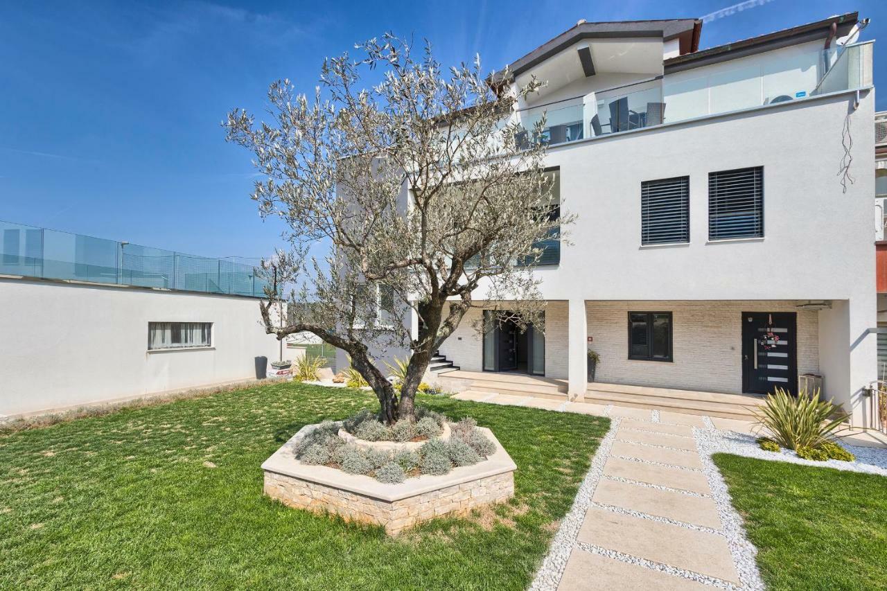 Apartments La Mer Pula Exterior photo