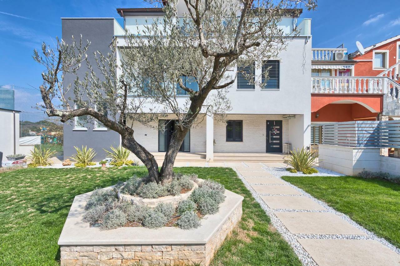 Apartments La Mer Pula Exterior photo
